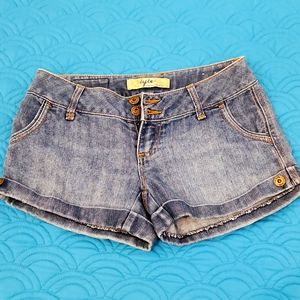 Type junior shorts